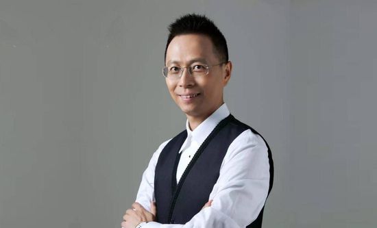 今天凌晨，巴萨在西甲联赛3-2击败阿尔梅里亚，《世界体育报》报道，哈维在中场休息期间批评了一些球员，其中包括前锋莱万多夫斯基。
